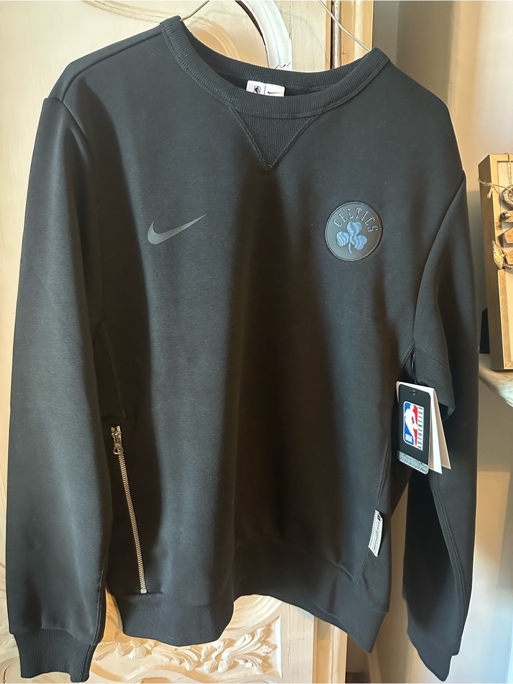 Nike Black Celtics Crewneck Sweatshirt Standard Issue Collection NEW NWT